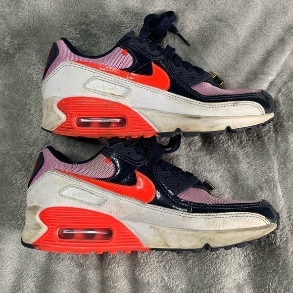 NIKE Air Max 90 Shoes - Picture 10 of 10